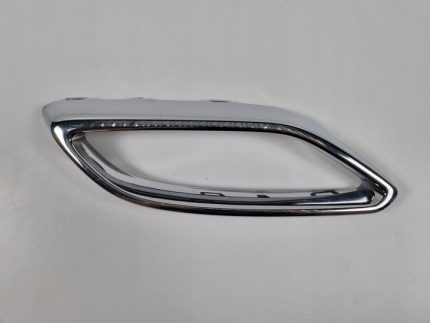 TAILPIPE TRIM RIGHT